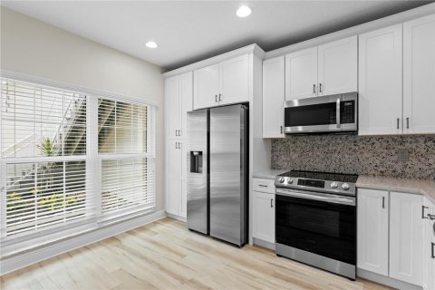 Condo in Largo, Florida, 2 bedrooms  № 2428749 - photo 9