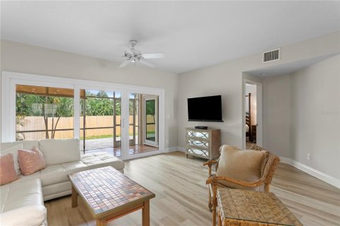 Condo in Largo, Florida, 2 bedrooms  № 2428749 - photo 16