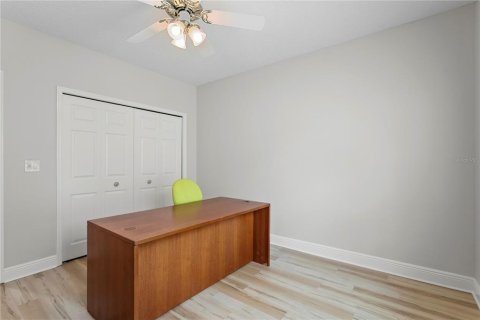Condo in Largo, Florida, 2 bedrooms  № 2428749 - photo 25