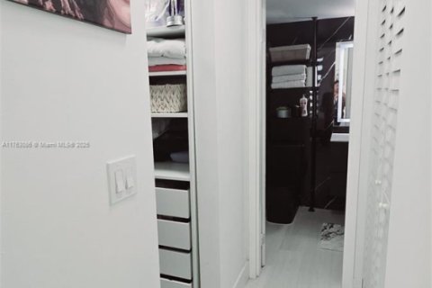 Copropriété à vendre à North Miami Beach, Floride: 2 chambres, 96.71 m2 № 1735989 - photo 26