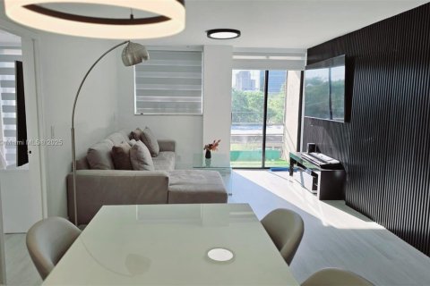 Copropriété à vendre à North Miami Beach, Floride: 2 chambres, 96.71 m2 № 1735989 - photo 1
