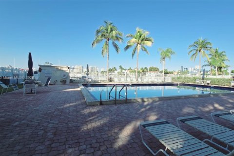 Copropriété à vendre à North Miami Beach, Floride: 2 chambres, 96.71 m2 № 1735989 - photo 4