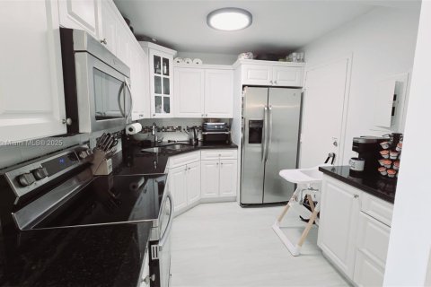 Copropriété à vendre à North Miami Beach, Floride: 2 chambres, 96.71 m2 № 1735989 - photo 13