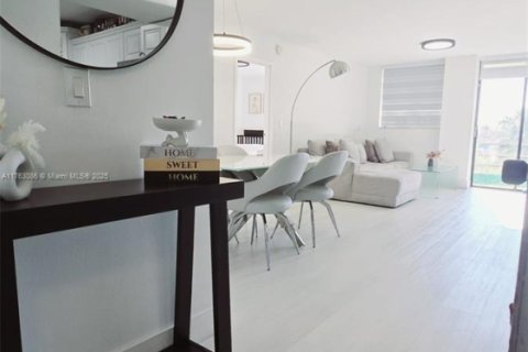 Copropriété à vendre à North Miami Beach, Floride: 2 chambres, 96.71 m2 № 1735989 - photo 2