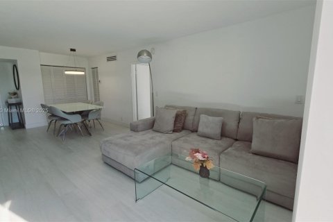 Copropriété à vendre à North Miami Beach, Floride: 2 chambres, 96.71 m2 № 1735989 - photo 17