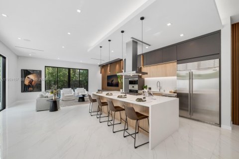 House in Miami, Florida 5 bedrooms, 361.02 sq.m. № 2031191 - photo 13