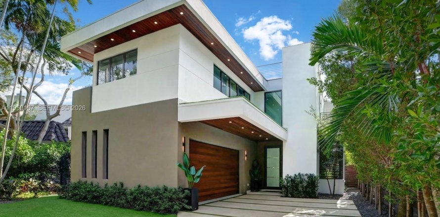 House in Miami, Florida 5 bedrooms, 361.02 sq.m. № 2031191