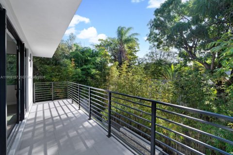 House in Miami, Florida 5 bedrooms, 361.02 sq.m. № 2031191 - photo 29