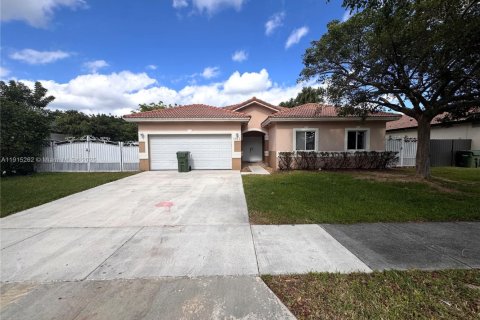 House in Homestead, Florida 3 bedrooms, 180.69 sq.m. № 1971844 - photo 1