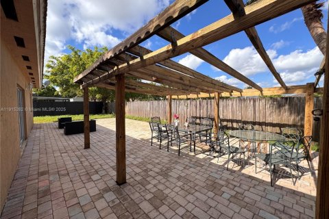 Купить виллу или дом в Хомстед, Флорида 4 спальни, 180.69м2, № 1971844 - фото 25