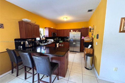 Купить виллу или дом в Хомстед, Флорида 4 спальни, 180.69м2, № 1971844 - фото 7