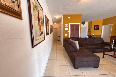 Купить виллу или дом в Хомстед, Флорида 4 спальни, 180.69м2, № 1971844 - фото 8