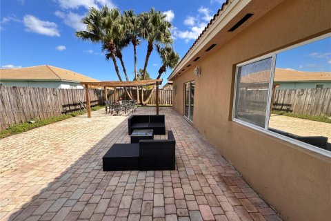 Купить виллу или дом в Хомстед, Флорида 4 спальни, 180.69м2, № 1971844 - фото 24