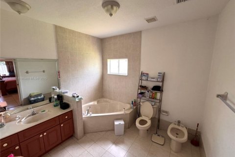 Купить виллу или дом в Хомстед, Флорида 4 спальни, 180.69м2, № 1971844 - фото 21