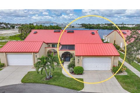 Villa ou maison à vendre à Punta Gorda, Floride: 3 chambres, 239.87 m2 № 1908605 - photo 1