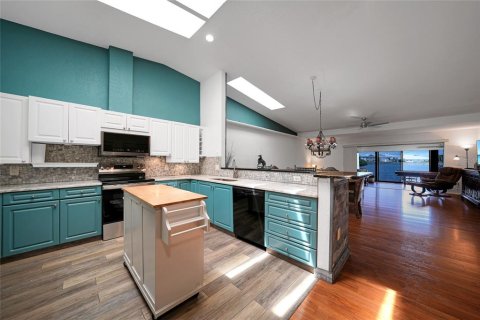 Villa ou maison à vendre à Punta Gorda, Floride: 3 chambres, 239.87 m2 № 1908605 - photo 7