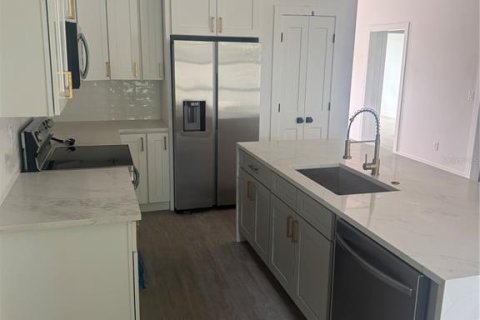 House in Tampa, Florida 3 bedrooms, 153.29 sq.m. № 1551653 - photo 4
