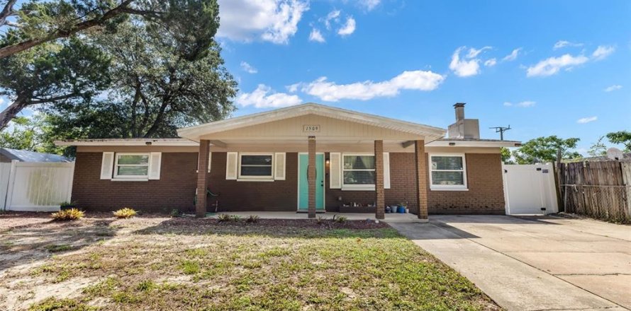 House in Daytona Beach, Florida 3 bedrooms, 138.15 sq.m. № 2156781