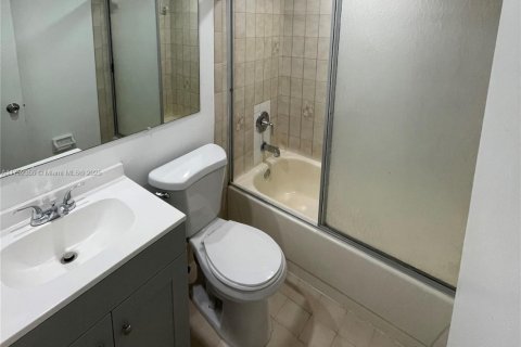 Copropriété à vendre à Hialeah, Floride: 3 chambres, 108.97 m2 № 1961457 - photo 14