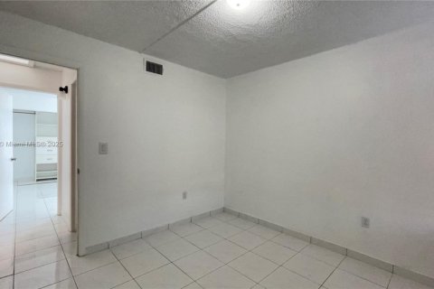 Copropriété à vendre à Hialeah, Floride: 3 chambres, 108.97 m2 № 1961457 - photo 13