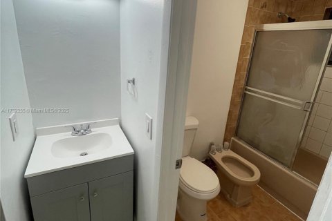Copropriété à vendre à Hialeah, Floride: 3 chambres, 108.97 m2 № 1961457 - photo 15