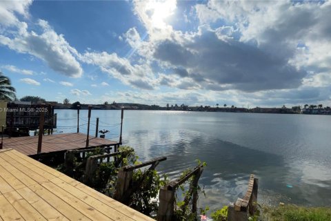 Copropriété à vendre à Hialeah, Floride: 3 chambres, 108.97 m2 № 1961457 - photo 1