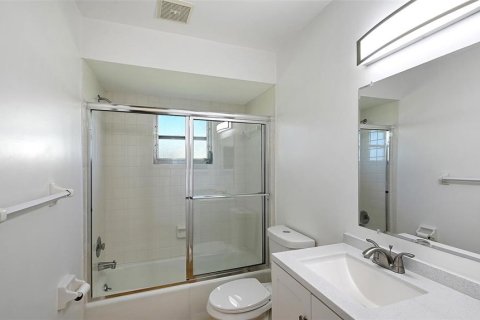 Villa ou maison à vendre à Sarasota, Floride: 2 chambres, 127.18 m2 № 2389328 - photo 25