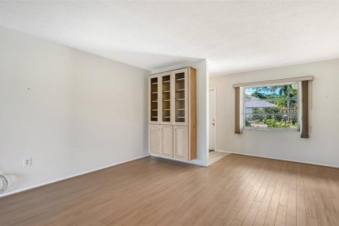 Villa ou maison à vendre à Sarasota, Floride: 2 chambres, 127.18 m2 № 2389328 - photo 14