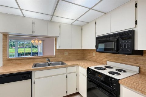 Villa ou maison à vendre à Sarasota, Floride: 2 chambres, 127.18 m2 № 2389328 - photo 18
