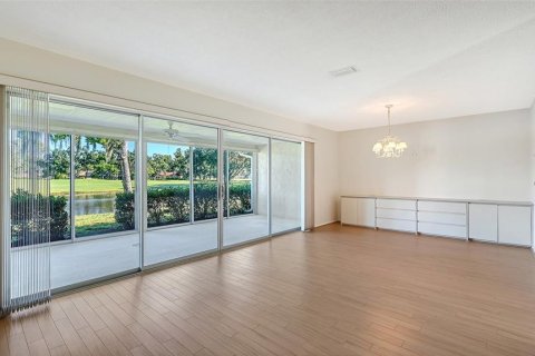 Villa ou maison à vendre à Sarasota, Floride: 2 chambres, 127.18 m2 № 2389328 - photo 4