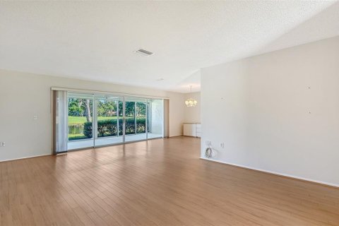 Villa ou maison à vendre à Sarasota, Floride: 2 chambres, 127.18 m2 № 2389328 - photo 6