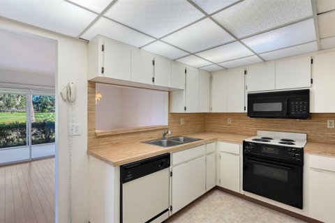 Villa ou maison à vendre à Sarasota, Floride: 2 chambres, 127.18 m2 № 2389328 - photo 16