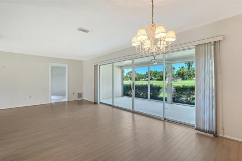 Villa ou maison à vendre à Sarasota, Floride: 2 chambres, 127.18 m2 № 2389328 - photo 10