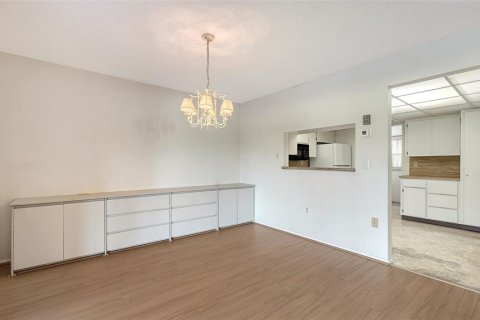 Villa ou maison à vendre à Sarasota, Floride: 2 chambres, 127.18 m2 № 2389328 - photo 8