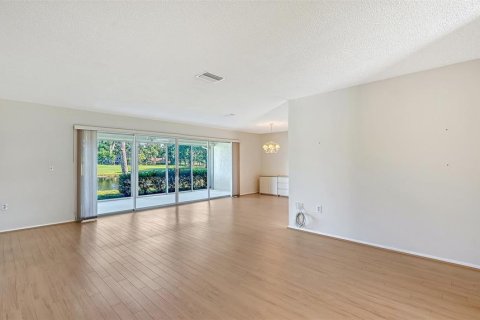 Villa ou maison à vendre à Sarasota, Floride: 2 chambres, 127.18 m2 № 2389328 - photo 3