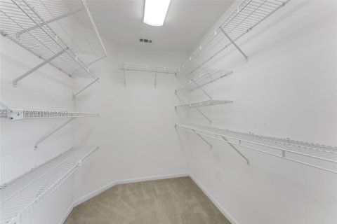 Casa en alquiler en Weston, Florida, 5 dormitorios, 308.25 m2 № 1932893 - foto 25