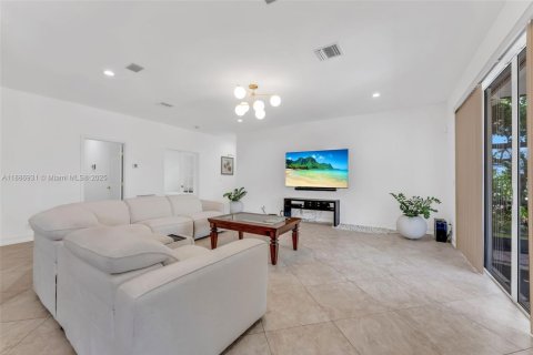 Casa en alquiler en Weston, Florida, 5 dormitorios, 308.25 m2 № 1932893 - foto 29