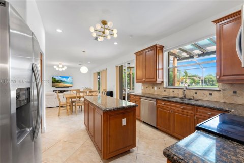 Casa en alquiler en Weston, Florida, 5 dormitorios, 308.25 m2 № 1932893 - foto 4