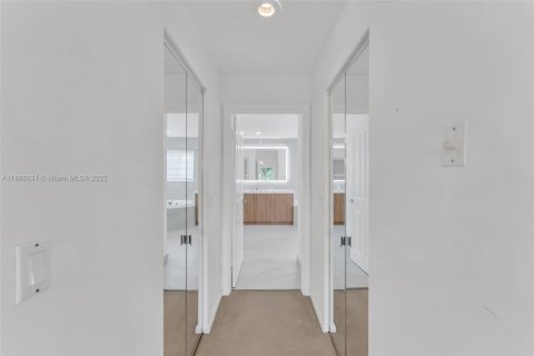 Casa en alquiler en Weston, Florida, 5 dormitorios, 308.25 m2 № 1932893 - foto 11