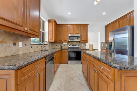 Casa en alquiler en Weston, Florida, 5 dormitorios, 308.25 m2 № 1932893 - foto 6