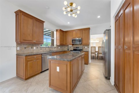 Casa en alquiler en Weston, Florida, 5 dormitorios, 308.25 m2 № 1932893 - foto 5