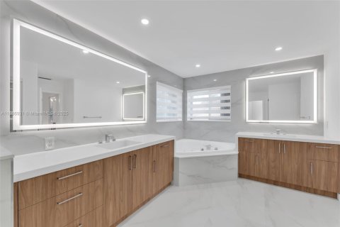 Casa en alquiler en Weston, Florida, 5 dormitorios, 308.25 m2 № 1932893 - foto 15