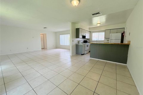 Casa en alquiler en Orlando, Florida, 2 dormitorios, 116.5 m2 № 2238769 - foto 11