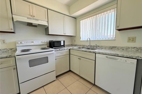 Casa en alquiler en Orlando, Florida, 2 dormitorios, 116.5 m2 № 2238769 - foto 9