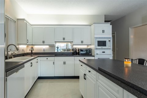 House in Palm Coast, Florida 4 bedrooms, 243.96 sq.m. № 1884152 - photo 8