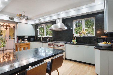 Villa ou maison à vendre à Miami Beach, Floride: 4 chambres, 469.34 m2 № 1962764 - photo 5
