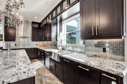 Купить виллу или дом в Дейви, Флорида 5 спален, 439.61м2, № 2005056 - фото 24