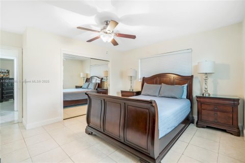 Casa en venta en Pompano Beach, Florida, 3 dormitorios, 176.24 m2 № 1965965 - foto 22