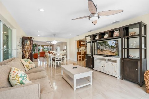 Casa en venta en Pompano Beach, Florida, 3 dormitorios, 176.24 m2 № 1965965 - foto 12