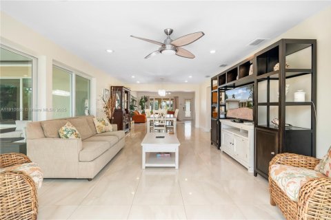 Casa en venta en Pompano Beach, Florida, 3 dormitorios, 176.24 m2 № 1965965 - foto 11